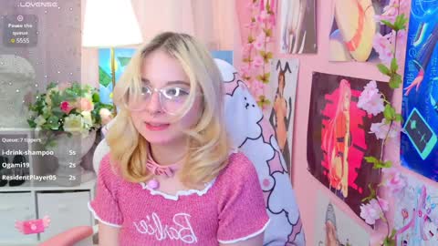 Snapshot of coconut_mia chatting on January 22, 2025, 3:09 am Mia online show from January 22, 2025, 3:09 am