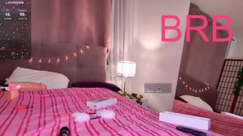 Snapshot of coconut_mia chatting on March 2, 2025, 3:24 am Mia online show from March 2, 2025, 3:24 am