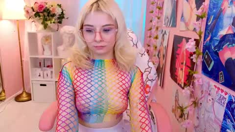 Snapshot of coconut_mia chatting on March 11, 2025, 4:10 am Mia online show from March 11, 2025, 4:10 am