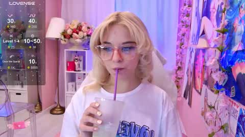 Snapshot of coconut_mia chatting on September 9, 2025, 11:43 am Mia online show from September 9, 2025, 11:43 am