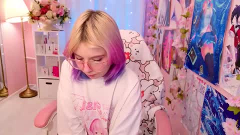 Snapshot of coconut_mia chatting on November 21, 2025, 5:00 pm Mia online show from November 21, 2025, 5:00 pm