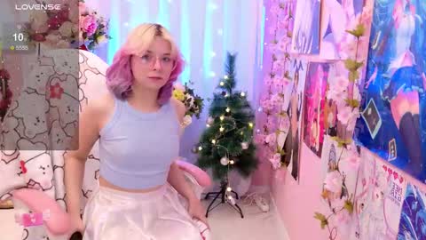 Snapshot of coconut_mia chatting on December 3, 2025, 3:43 pm Mia online show from December 3, 2025, 3:43 pm