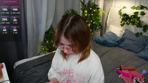 Mia online show from April 26, 2026, 2:53 am