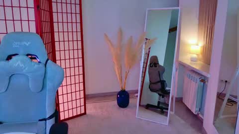 Mia online show from May 8, 2026, 9:53 pm