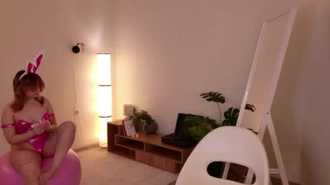 Mia online show from May 30, 2026, 10:07 pm