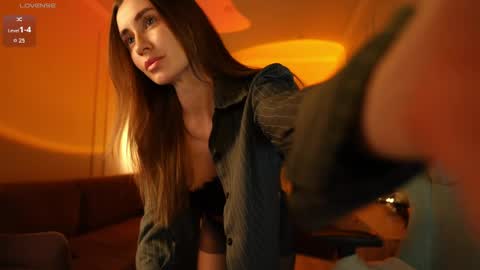 Snapshot of coconutaura chatting on April 2, 2026, 6:27 pm Anna online show from April 2, 2026, 6:27 pm