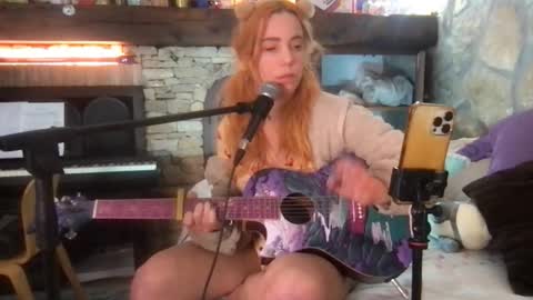 Snapshot of coconutpee chatting on November 21, 2025, 12:43 am Pee Whore online show from November 21, 2025, 12:43 am