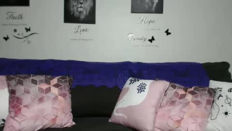 Snapshot of cocoscreamy chatting on March 19, 2026, 1:37 pm CocosCreamy online show from March 19, 2026, 1:37 pm