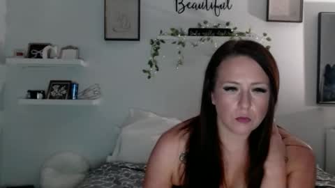 CocoDeeXo online show from December 17, 2025, 10:10 am