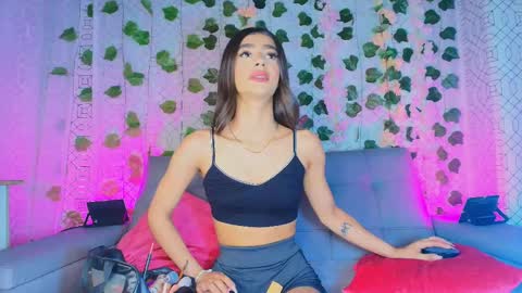 Snapshot of colett_hall chatting on September 27, 2025, 12:10 pm colett online show from September 27, 2025, 12:10 pm