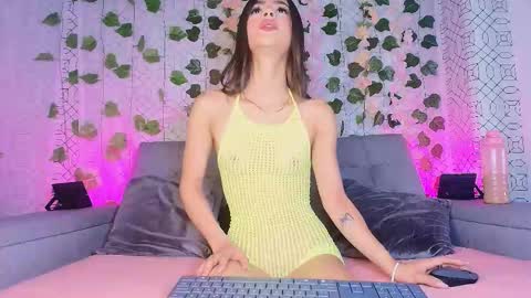 Snapshot of colett_hall chatting on October 11, 2025, 12:04 pm colett online show from October 11, 2025, 12:04 pm