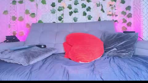 Snapshot of colett_hall chatting on October 21, 2025, 12:06 pm colett online show from October 21, 2025, 12:06 pm