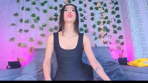 Snapshot of colett_hall chatting on October 25, 2025, 12:02 pm colett online show from October 25, 2025, 12:02 pm