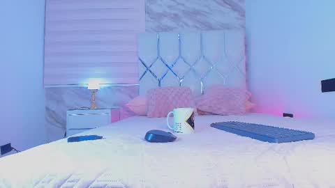 Snapshot of colett_hall chatting on October 30, 2025, 12:17 pm colett online show from October 30, 2025, 12:17 pm