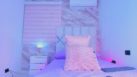 Snapshot of colett_hall chatting on November 5, 2025, 12:05 pm colett online show from November 5, 2025, 12:05 pm