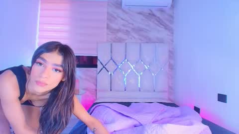 Snapshot of colett_hall chatting on November 7, 2025, 12:05 pm colett online show from November 7, 2025, 12:05 pm