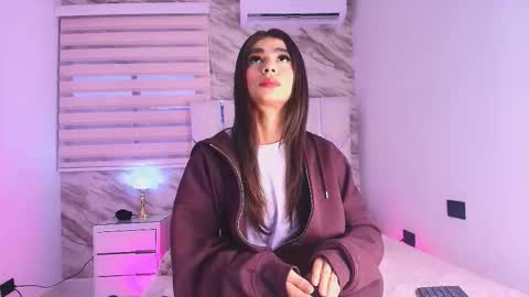 Snapshot of colett_hall chatting on November 11, 2025, 11:54 am colett online show from November 11, 2025, 11:54 am