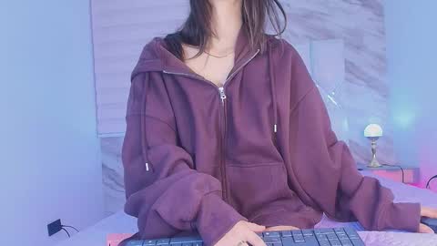 Snapshot of colett_hall chatting on November 12, 2025, 11:54 am colett online show from November 12, 2025, 11:54 am