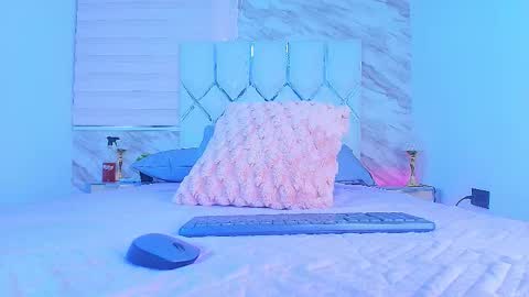 Snapshot of colett_hall chatting on November 19, 2025, 11:54 am colett online show from November 19, 2025, 11:54 am