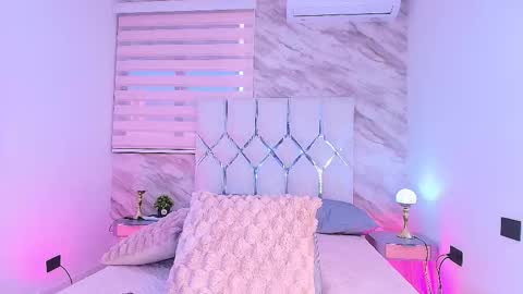 Snapshot of colett_hall chatting on November 21, 2025, 12:04 pm colett online show from November 21, 2025, 12:04 pm