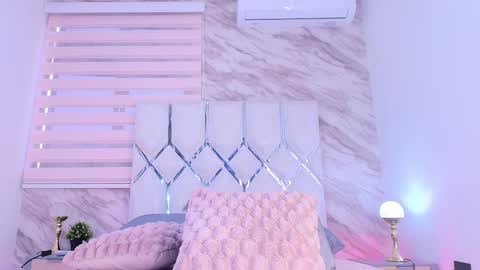 Snapshot of colett_hall chatting on November 22, 2025, 12:04 pm colett online show from November 22, 2025, 12:04 pm