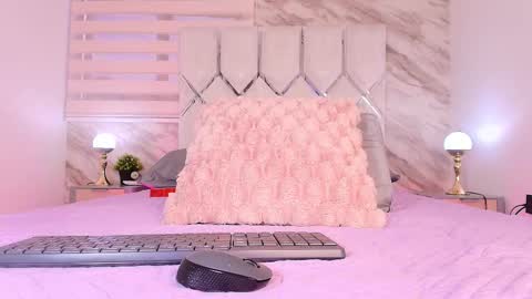 Snapshot of colett_hall chatting on November 25, 2025, 11:54 am colett online show from November 25, 2025, 11:54 am