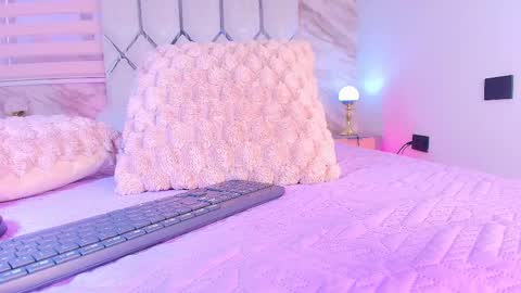 Snapshot of colett_hall chatting on November 28, 2025, 12:08 pm colett online show from November 28, 2025, 12:08 pm