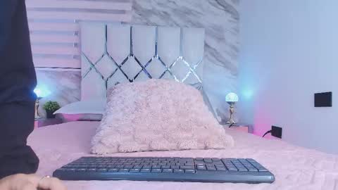 Snapshot of colett_hall chatting on November 29, 2025, 11:57 am colett online show from November 29, 2025, 11:57 am