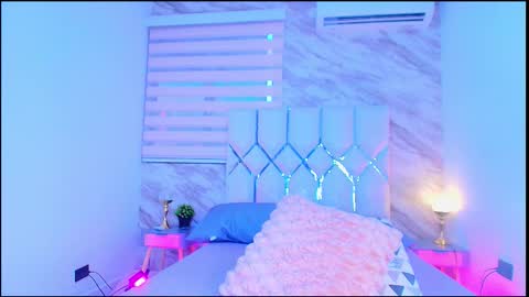 Snapshot of colett_hall chatting on December 14, 2025, 11:59 am colett online show from December 14, 2025, 11:59 am