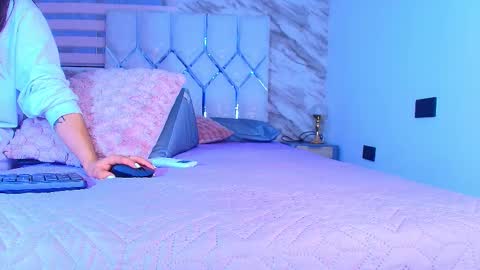 Snapshot of colett_hall chatting on February 17, 2026, 11:50 am colett online show from February 17, 2026, 11:50 am