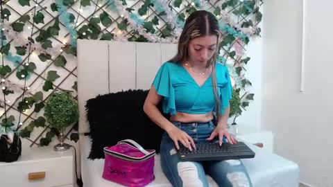 Snapshot of collins_aria chatting on January 8, 2026, 12:07 pm valentina online show from January 8, 2026, 12:07 pm