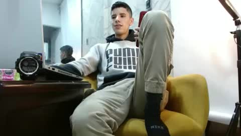 Snapshot of colombianproduction chatting on October 9, 2025, 2:20 am Jhon online show from October 9, 2025, 2:20 am