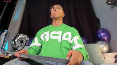 colstorw_ online show from November 15, 2025, 10:23 am