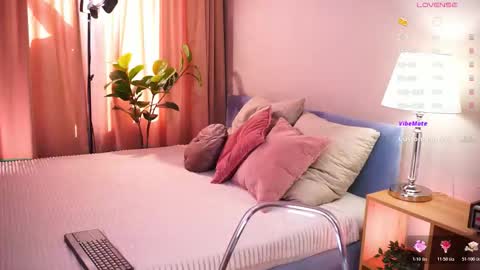 Snapshot of come_in_bed chatting on March 28, 2026, 1:54 pm Audrey online show from March 28, 2026, 1:54 pm