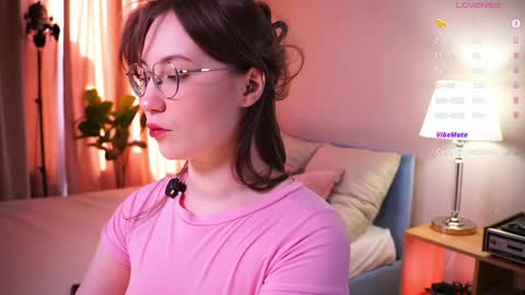 Snapshot of come_in_bed chatting on April 2, 2026, 1:31 pm Audrey online show from April 2, 2026, 1:31 pm