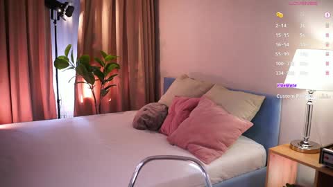 Snapshot of come_in_bed chatting on April 8, 2026, 1:55 pm Audrey online show from April 8, 2026, 1:55 pm