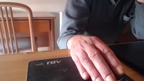 Snapshot of comemivuoi2 chatting on March 1, 2026, 6:15 am comemivuoi2 online show from March 1, 2026, 6:15 am