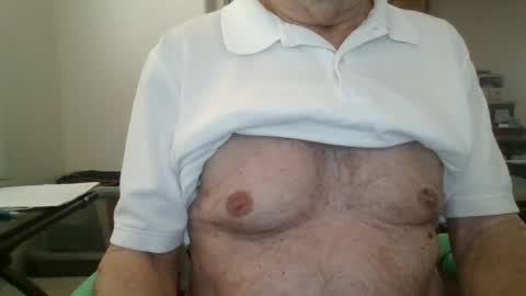 Snapshot of comeonmymouth chatting on June 18, 2026, 5:39 pm comeonmymouth online show from June 18, 2026, 5:39 pm