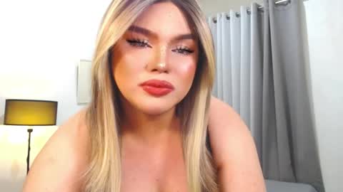 Snapshot of commanderroxyx chatting on February 18, 2026, 5:03 am Roxy online show from February 18, 2026, 5:03 am