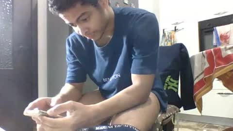 Snapshot of comobailamioso chatting on November 18, 2025, 9:52 pm comobailamioso online show from November 18, 2025, 9:52 pm