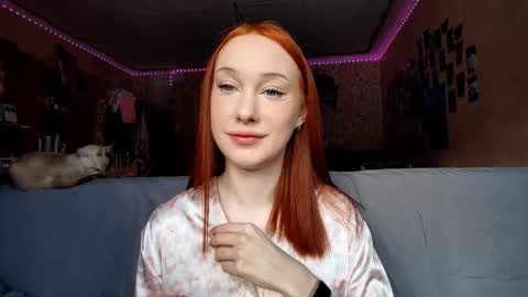 Lia online show from December 15, 2025, 7:01 am