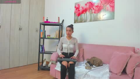conni_f00x online show from June 24, 2026, 7:24 pm