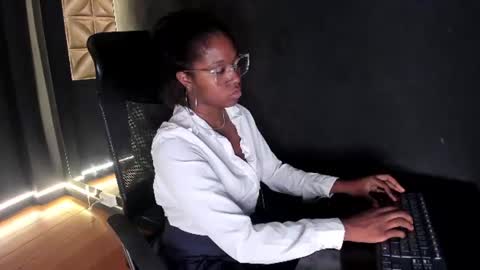 Snapshot of connywellss chatting on June 20, 2026, 6:54 pm Nilo Solem online show from June 20, 2026, 6:54 pm