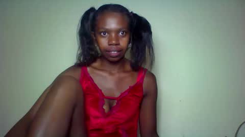 coquine_lara online show from April 21, 2026, 2:15 am