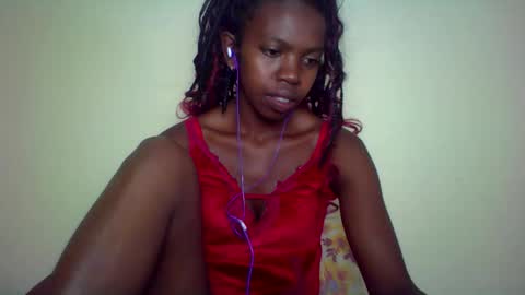 coquine_lara online show from April 23, 2026, 2:19 pm