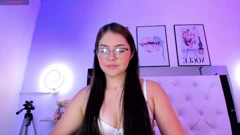 Snapshot of corachandler chatting on December 18, 2024, 1:05 am Cora online show from December 18, 2024, 1:05 am