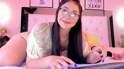 Snapshot of corachandler chatting on February 19, 2025, 3:50 am Cora online show from February 19, 2025, 3:50 am