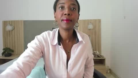 C O R A  L online show from November 13, 2025, 1:59 am