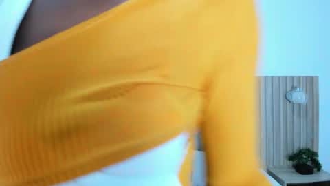 C O R A  L online show from December 4, 2025, 2:21 am