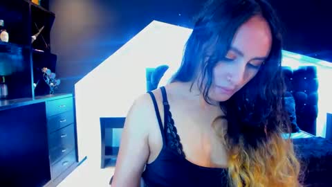 Snapshot of coral_gibson chatting on February 10, 2025, 12:18 pm Coral online show from February 10, 2025, 12:18 pm